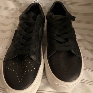 KENDALL + KYLIE Women's Tyler Star Black Platform